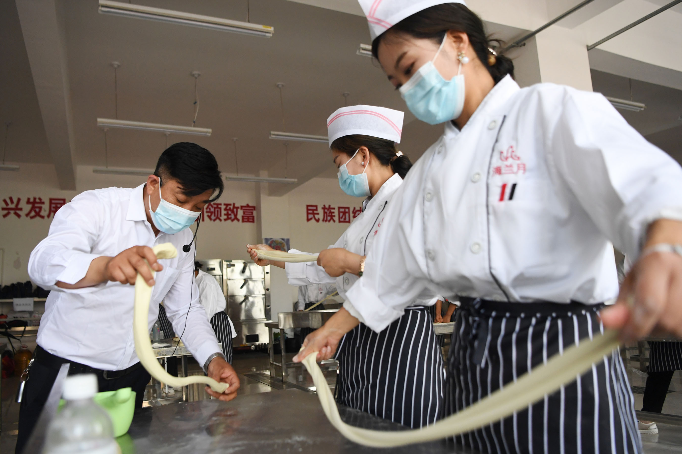 “保特色”與“重規范”可否兼得？